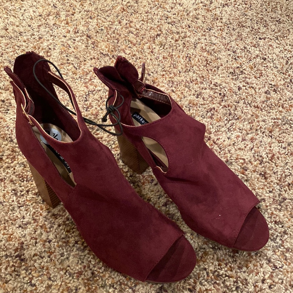 Plum high heels never worn